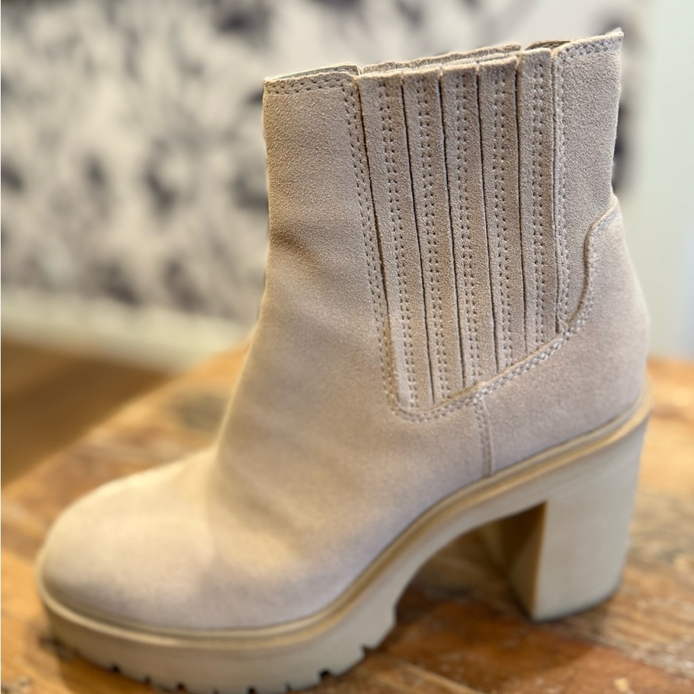 Dolce Vita CASTER H2O Boot • Dune Suede • Women’s Size 8.5 • Minimal Wear